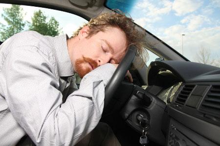 làm sao để tránh ngủ gật khi lái xe