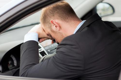 làm sao để tránh ngủ gật khi lái xe